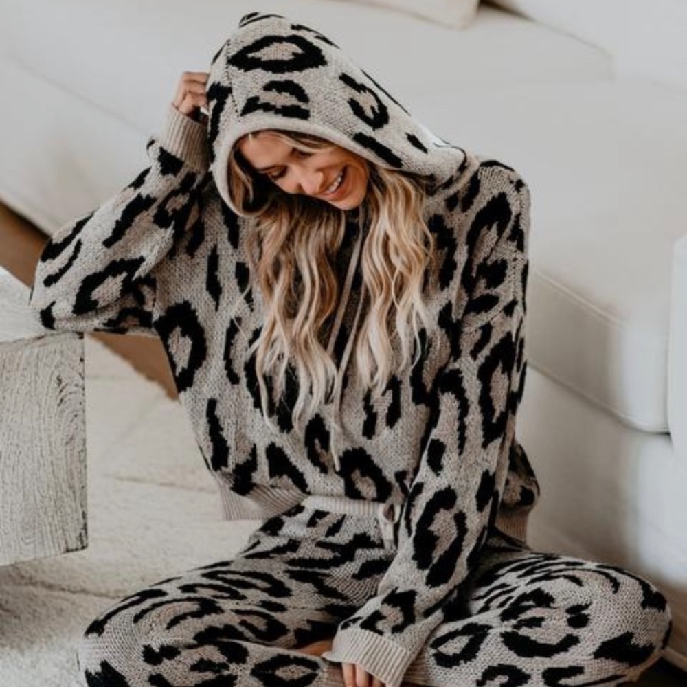 VICI leopard hoodie. L. NWOT. Never worn.